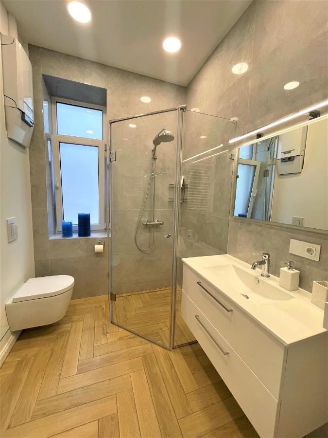 Picturesque Old Town Apartment With Charming Balcony Kaunas Dış mekan fotoğraf