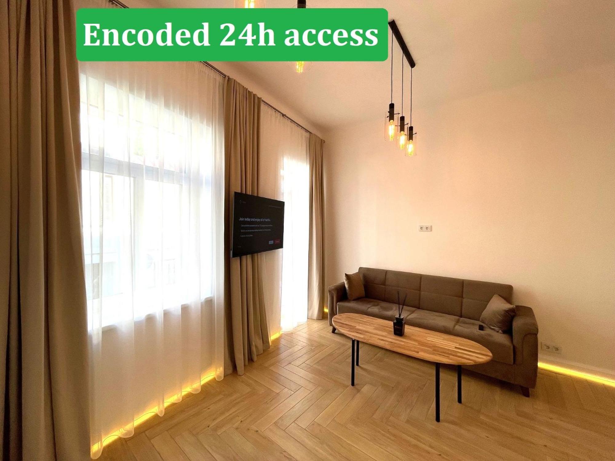 Picturesque Old Town Apartment With Charming Balcony Kaunas Dış mekan fotoğraf